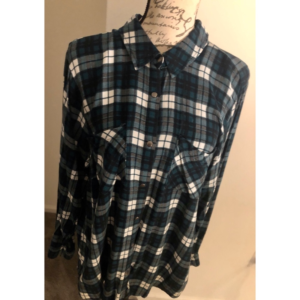 🥀 2/$10 Women’s Green Flannel